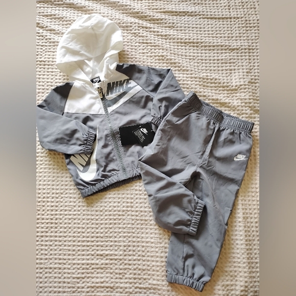 Nike Other - Nike Kids White and Gray Jogger Set